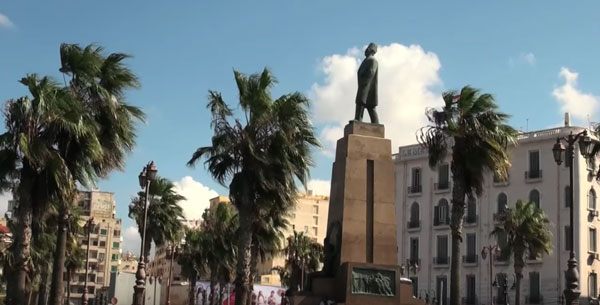 À Alexandrie, les statues bougent. Les obélisques aussi...