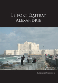 Le fort Qaitbay, aux murs blancs et de silhouette typiquement médiévale, domine le port Est d’Alexandrie à son entrée...