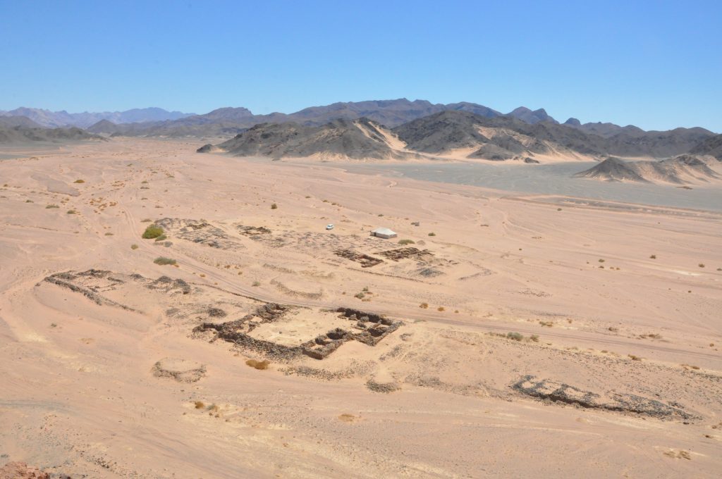 Dans le cadre des rendez-vous de l’archéologie organisé par l’Ifao, Thomas Faucher et Maël  Crépy présentent les résultats de la Mission archéologique française du désert Oriental.